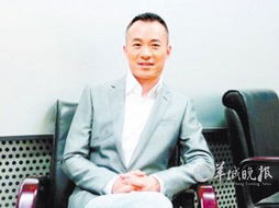 邱启明离开央视后角色多 办 爱心工作室
