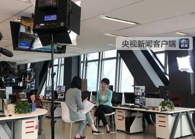 刘欣接受央视记者的采访